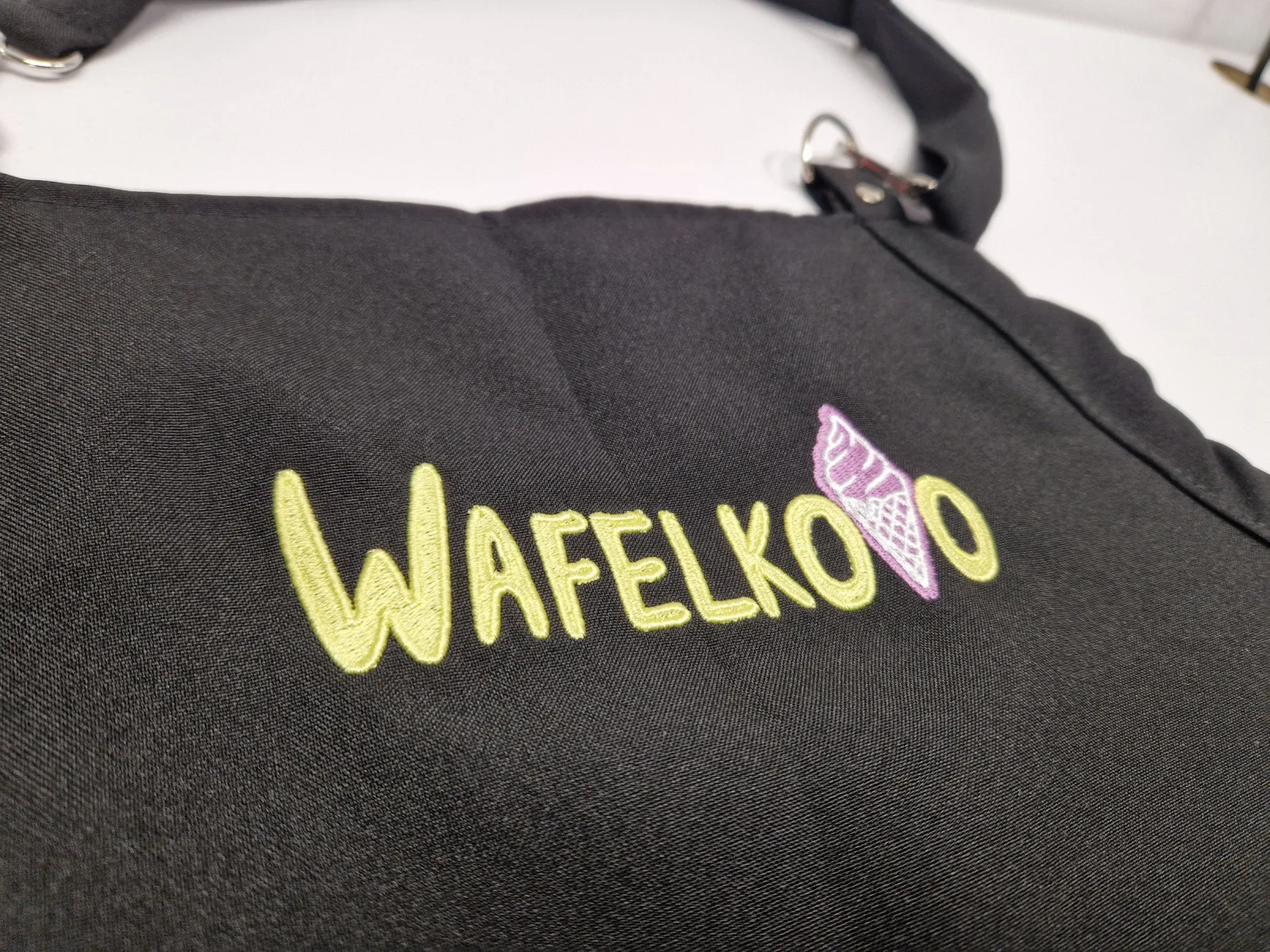 Wafelkowo: haft na bluzie